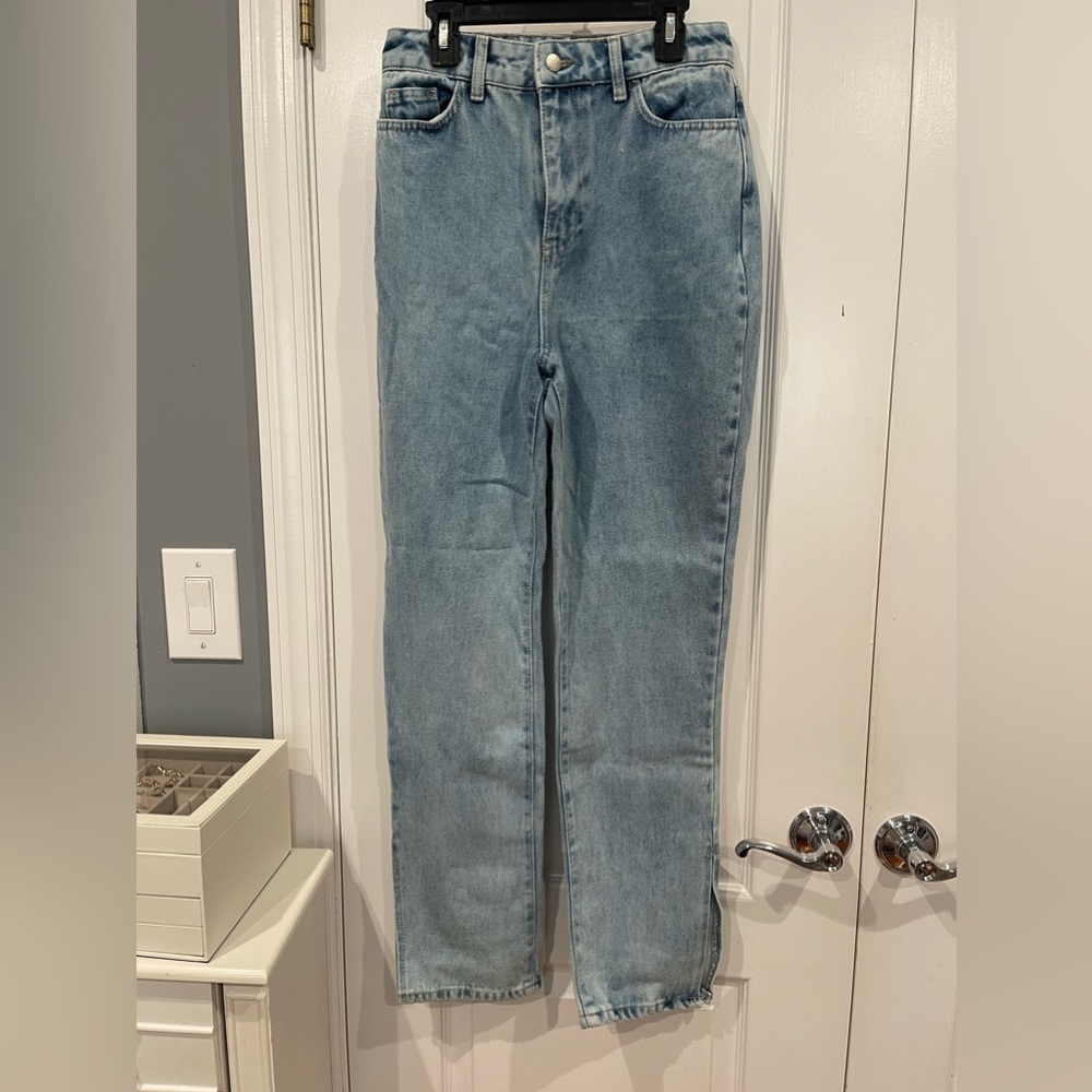 Boohoo denim jeans light wash with slits at ankles
